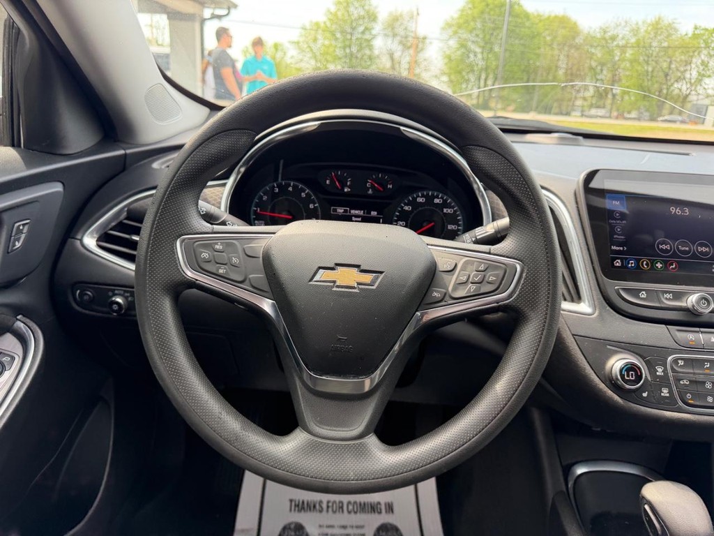 Chevrolet Malibu Vehicle Full-screen Gallery Image 9