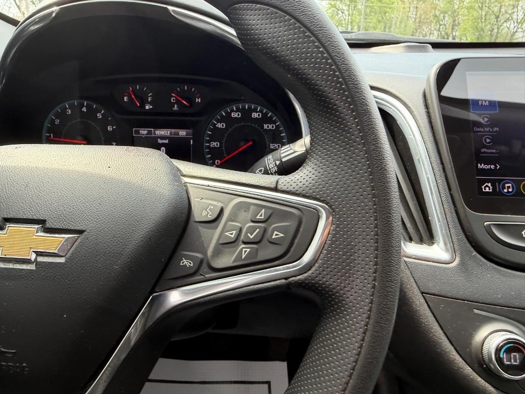 Chevrolet Malibu Vehicle Full-screen Gallery Image 11