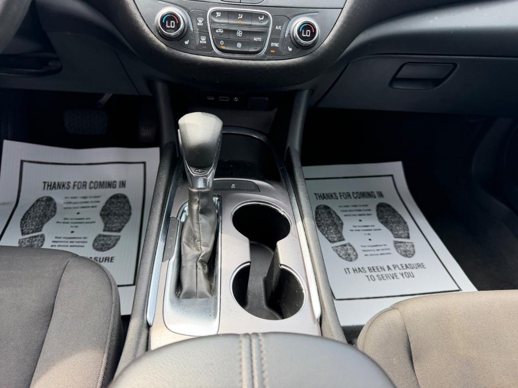 Chevrolet Malibu Vehicle Full-screen Gallery Image 14