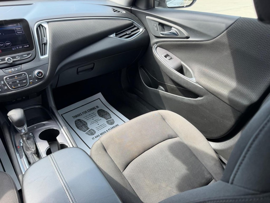 Chevrolet Malibu Vehicle Full-screen Gallery Image 15