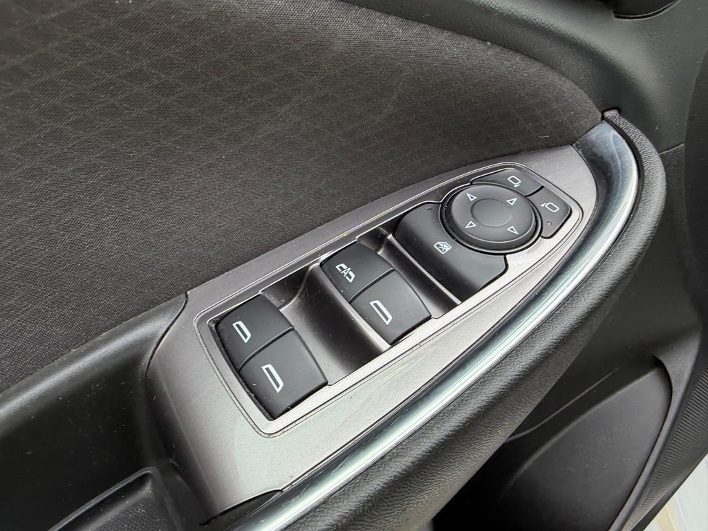 Chevrolet Malibu Vehicle Full-screen Gallery Image 16