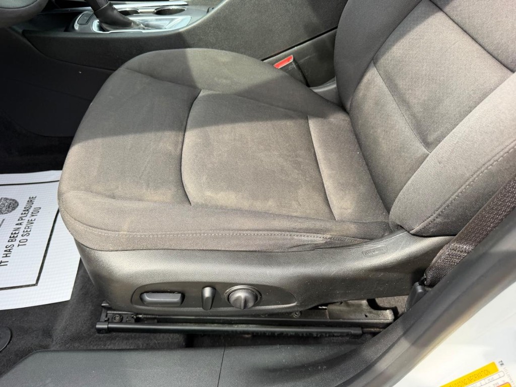 Chevrolet Malibu Vehicle Full-screen Gallery Image 17