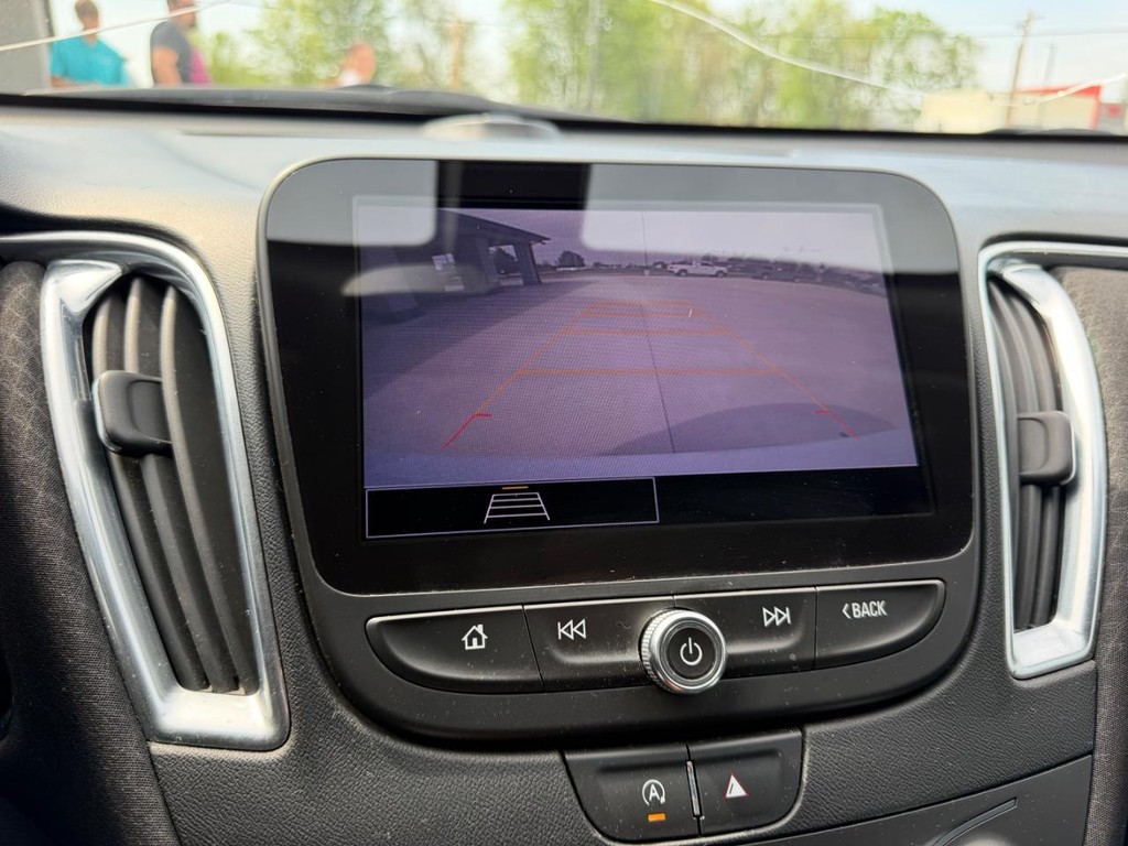 Chevrolet Malibu Vehicle Full-screen Gallery Image 19