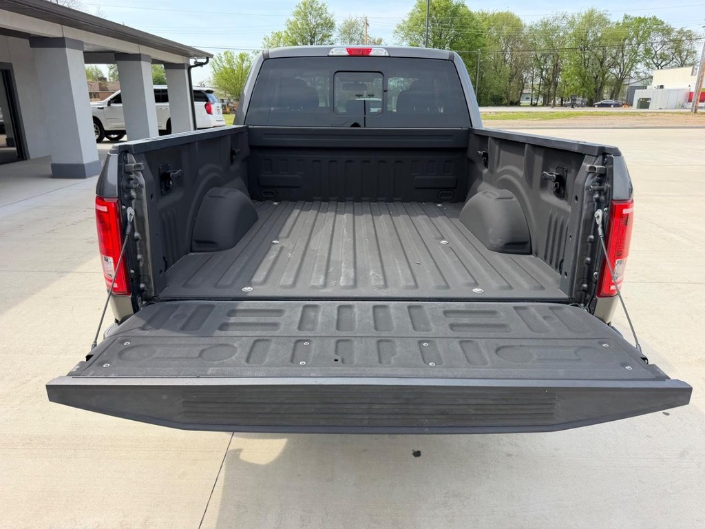 Ford F-150 Vehicle Full-screen Gallery Image 5