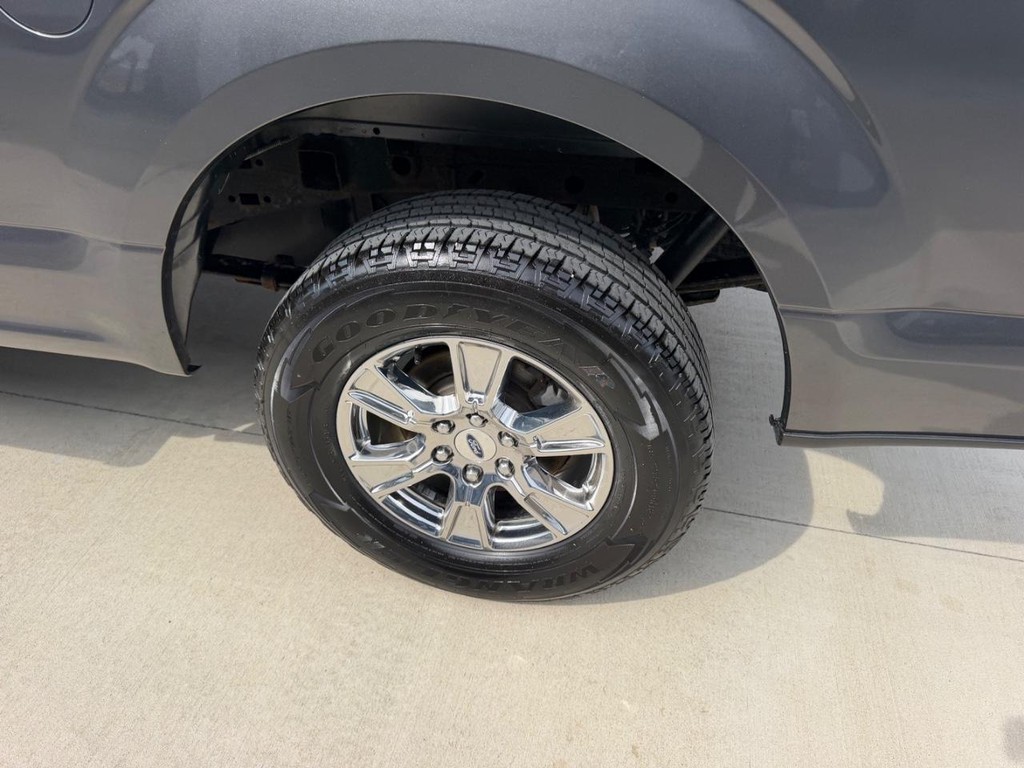 Ford F-150 Vehicle Full-screen Gallery Image 6