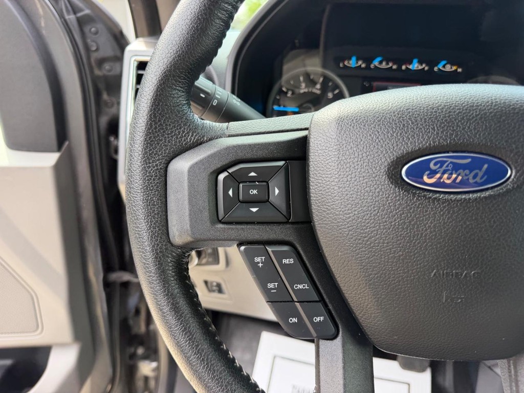 Ford F-150 Vehicle Full-screen Gallery Image 10