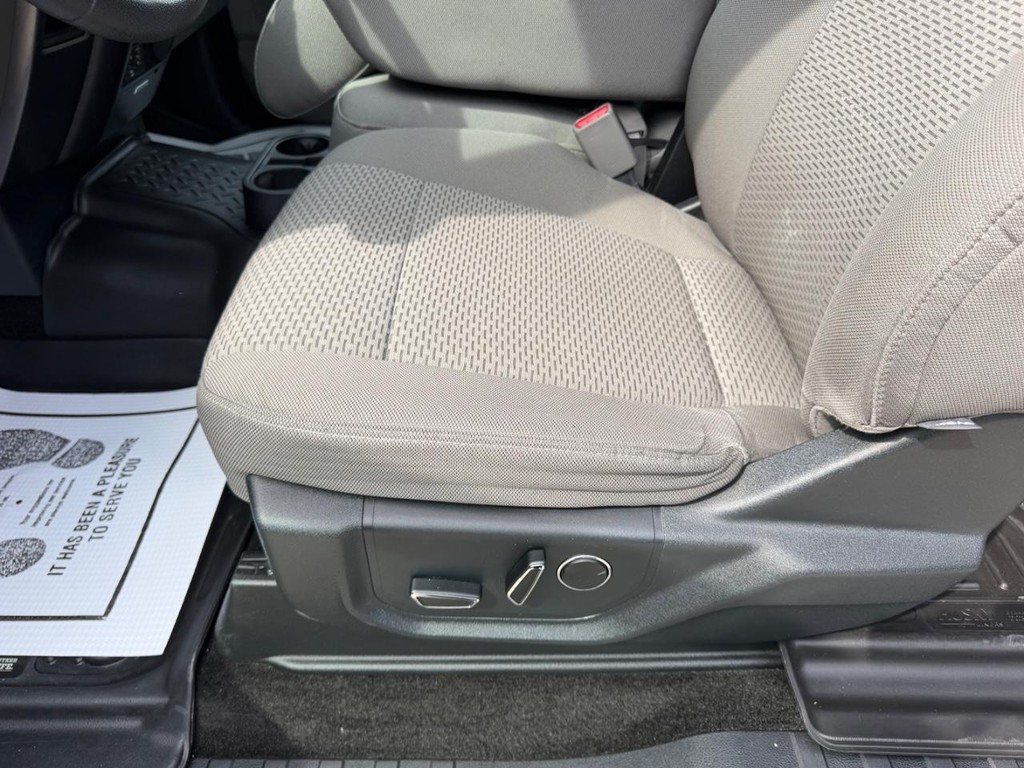 Ford F-150 Vehicle Full-screen Gallery Image 16