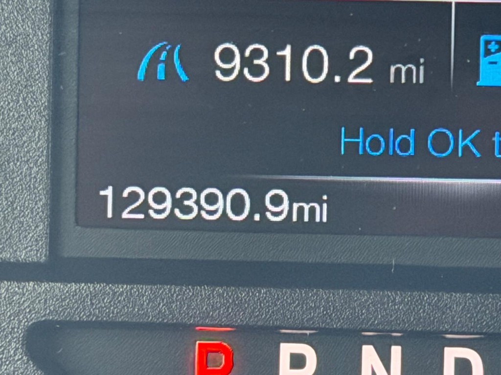 Ford F-150 Vehicle Full-screen Gallery Image 17