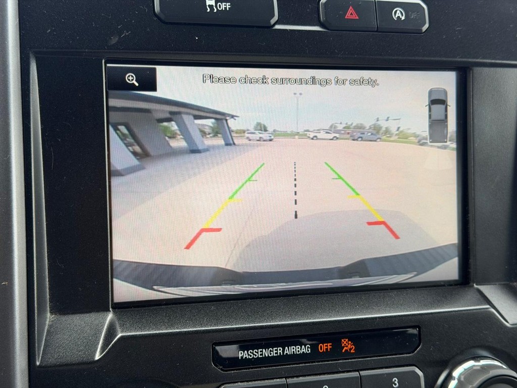 Ford F-150 Vehicle Full-screen Gallery Image 18