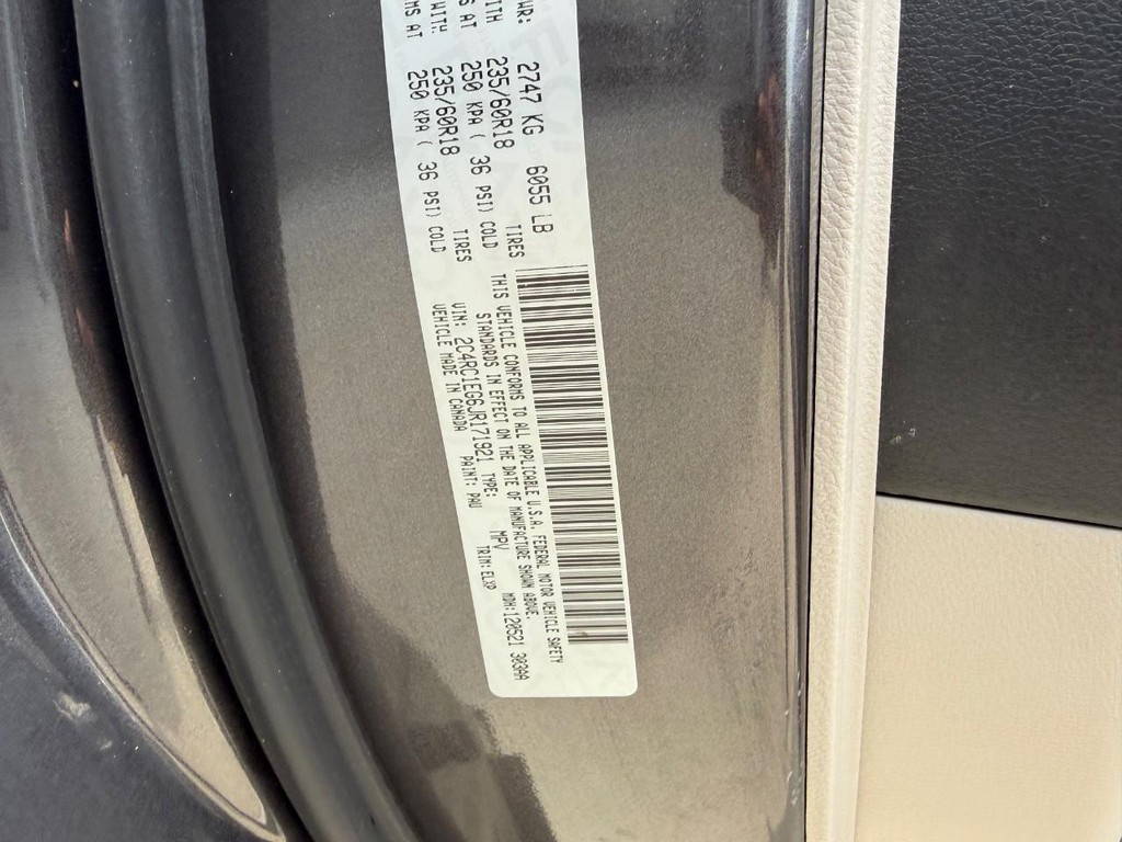 Chrysler Pacifica Vehicle Full-screen Gallery Image 24