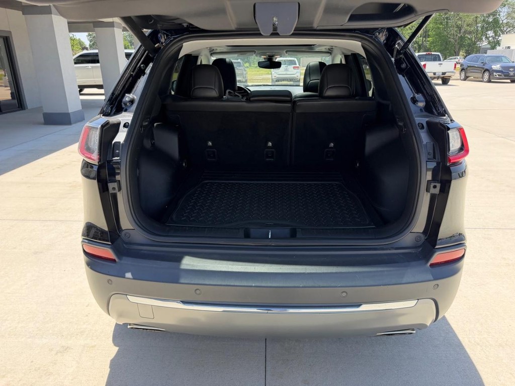 Jeep Cherokee Vehicle Full-screen Gallery Image 05