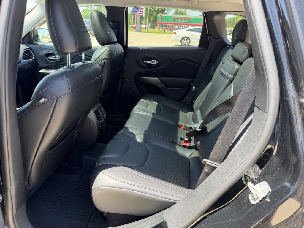 Jeep Cherokee Vehicle Full-screen Gallery Image 08