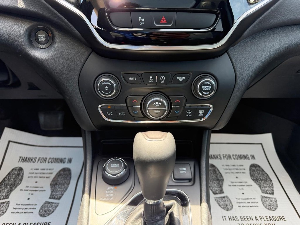 Jeep Cherokee Vehicle Full-screen Gallery Image 15