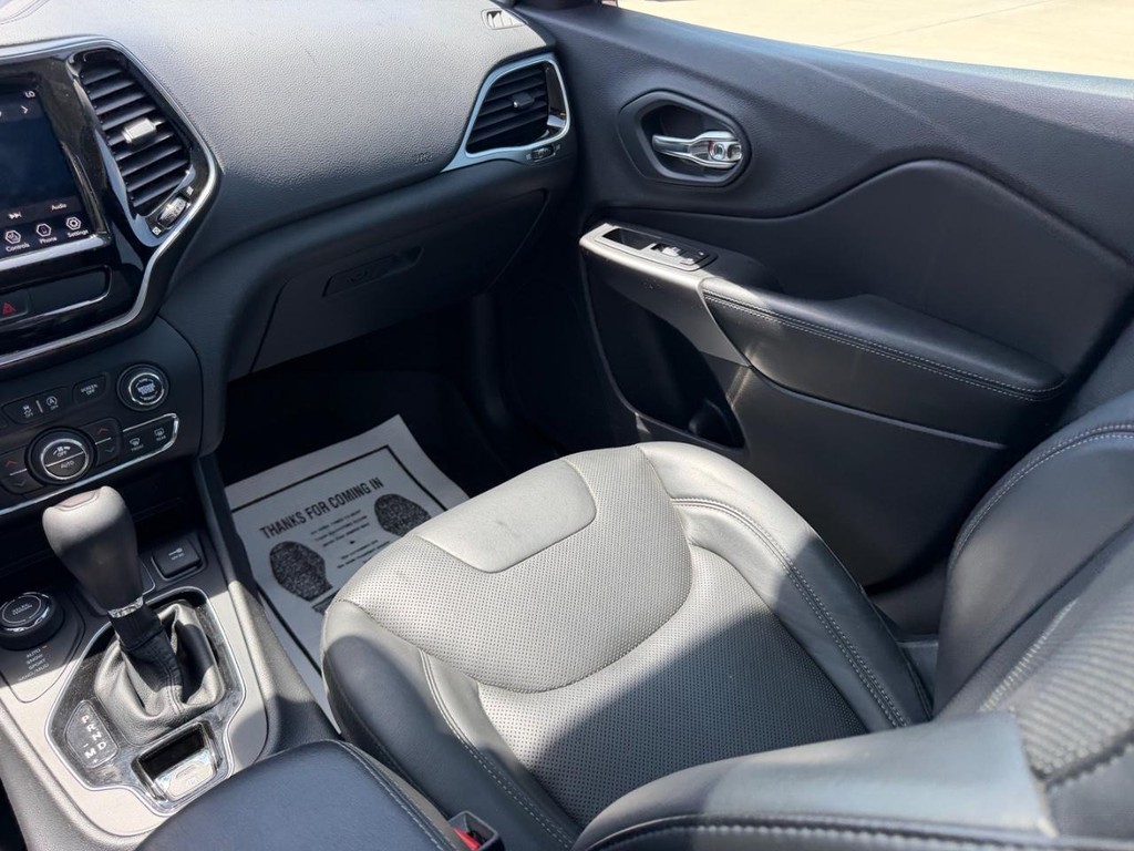 Jeep Cherokee Vehicle Full-screen Gallery Image 17