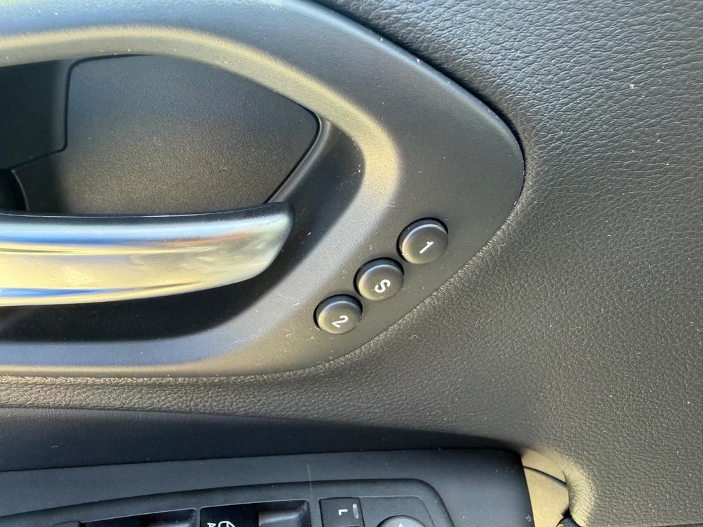 Jeep Cherokee Vehicle Full-screen Gallery Image 19