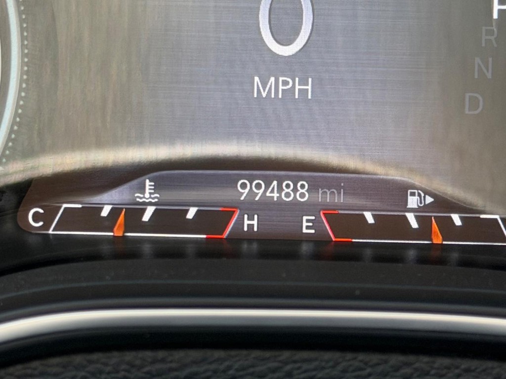 Jeep Cherokee Vehicle Full-screen Gallery Image 21