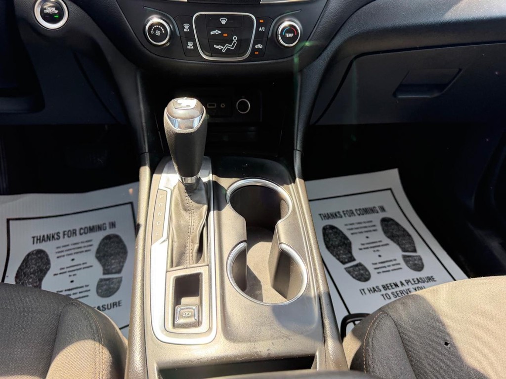 Chevrolet Equinox Vehicle Full-screen Gallery Image 14