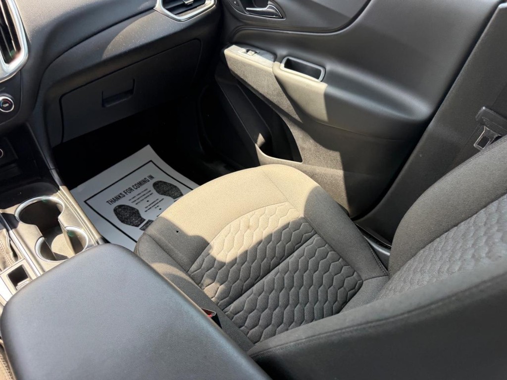 Chevrolet Equinox Vehicle Full-screen Gallery Image 15