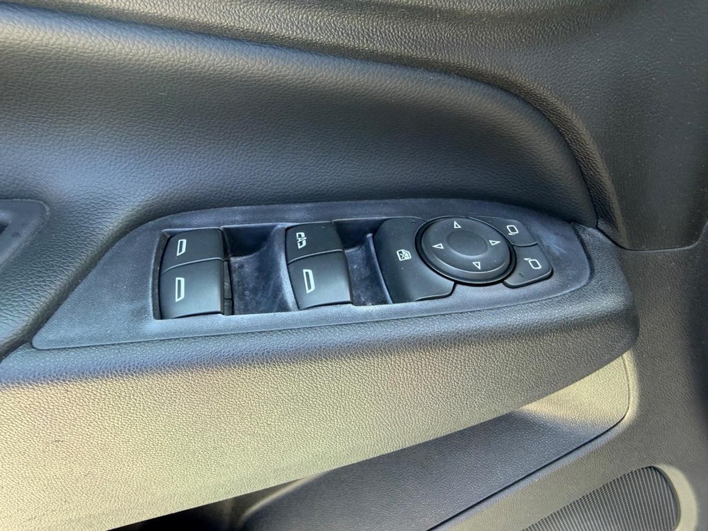 Chevrolet Equinox Vehicle Full-screen Gallery Image 16