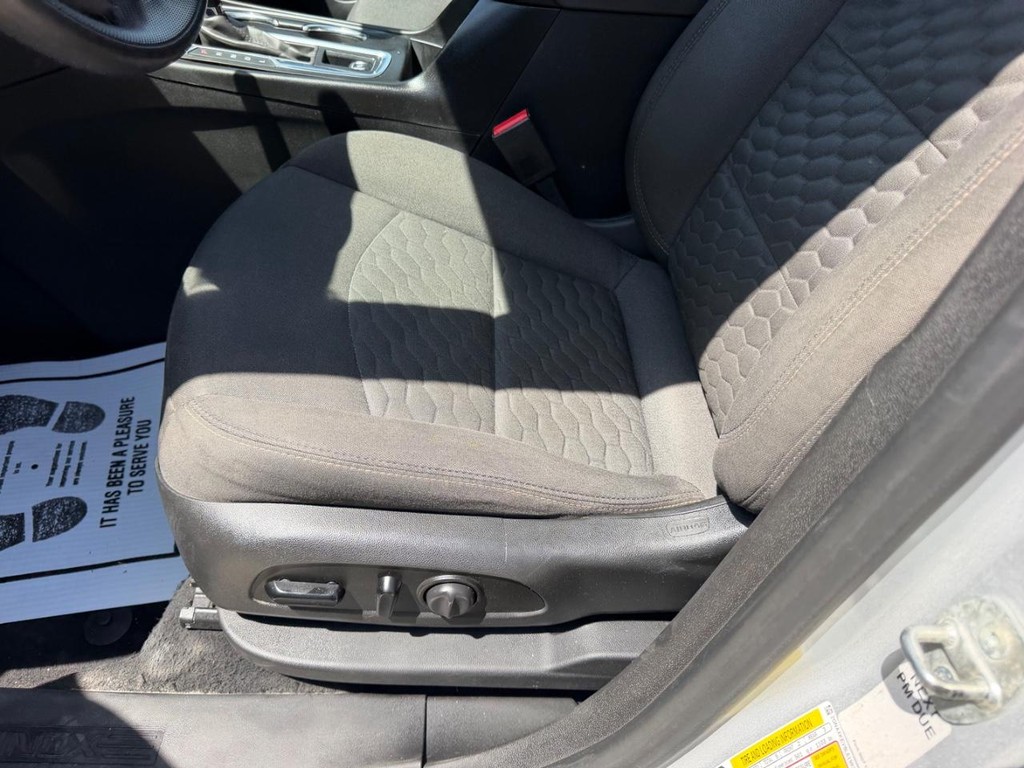 Chevrolet Equinox Vehicle Full-screen Gallery Image 17