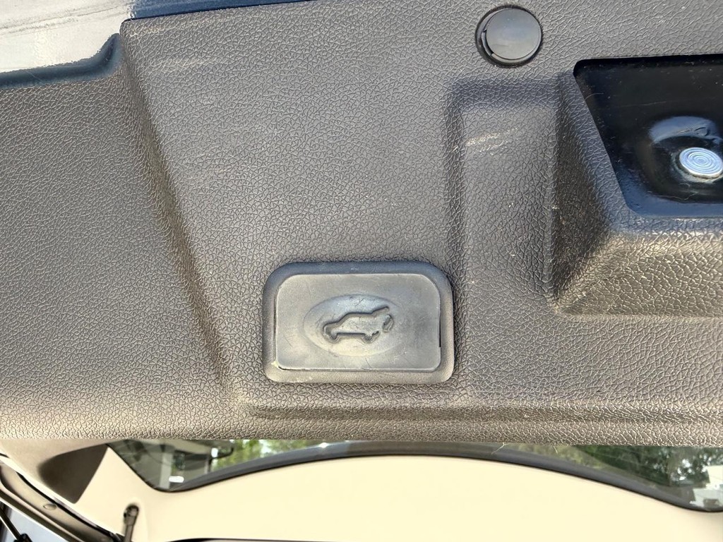 Chevrolet Traverse Vehicle Full-screen Gallery Image 06
