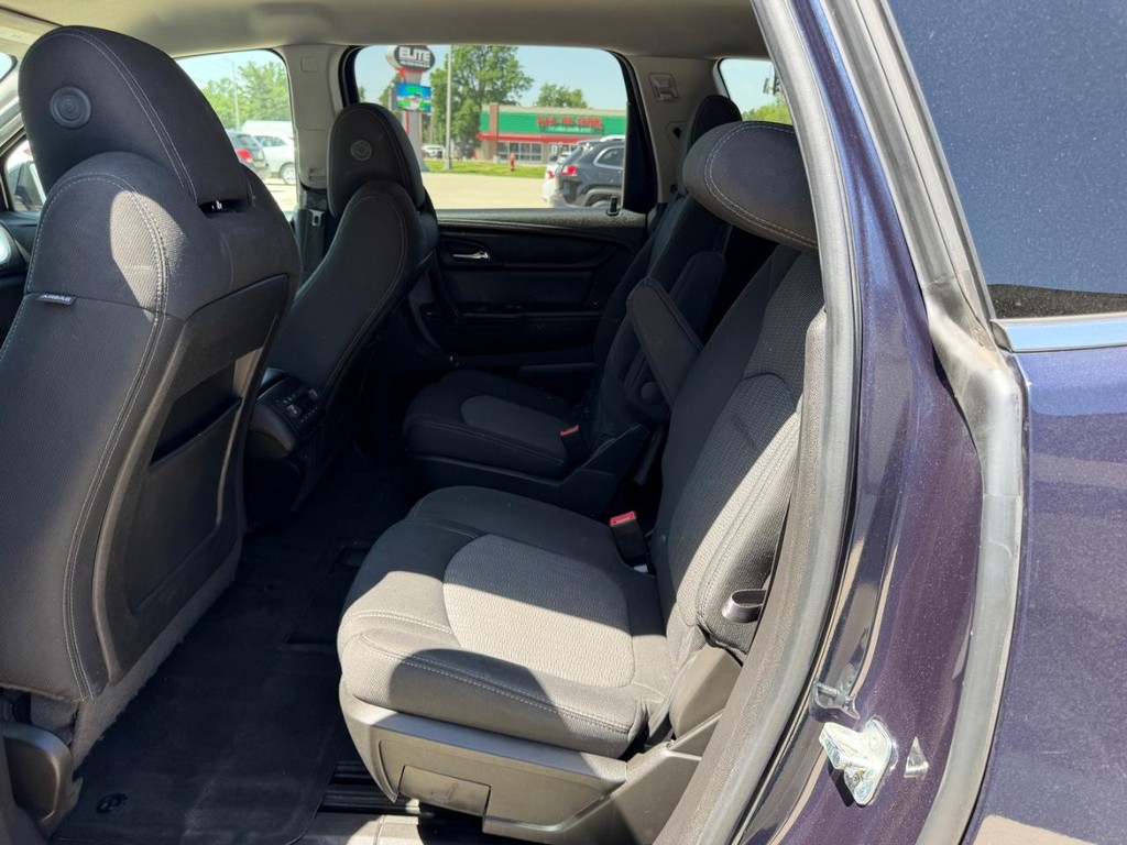 Chevrolet Traverse Vehicle Full-screen Gallery Image 09