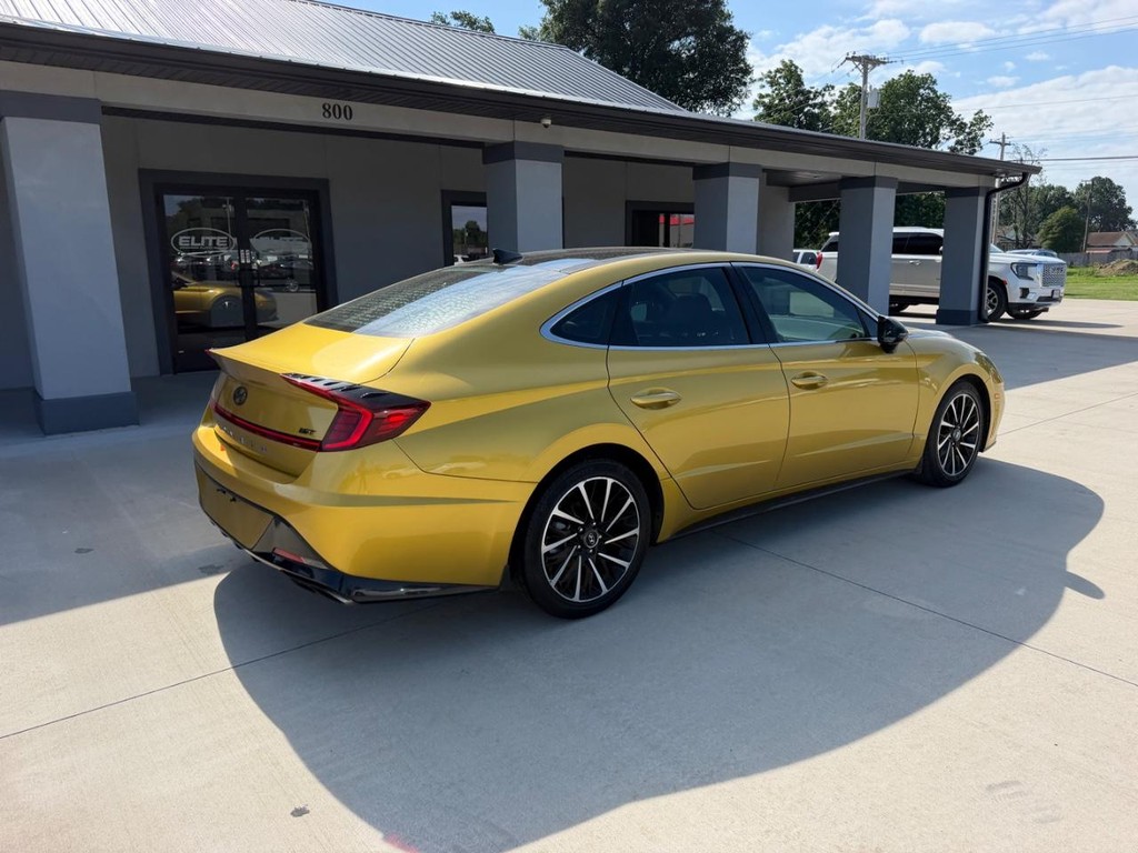 Hyundai Sonata Vehicle Full-screen Gallery Image 3