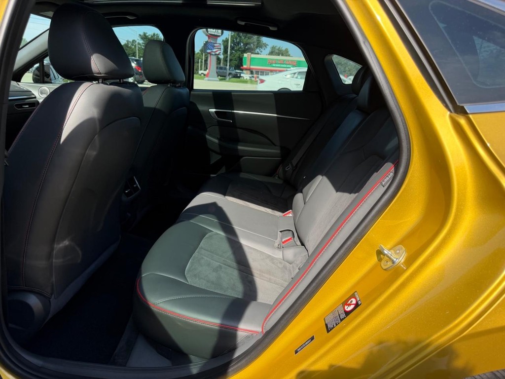 Hyundai Sonata Vehicle Full-screen Gallery Image 7