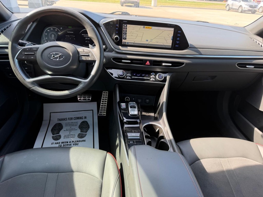 Hyundai Sonata Vehicle Full-screen Gallery Image 9