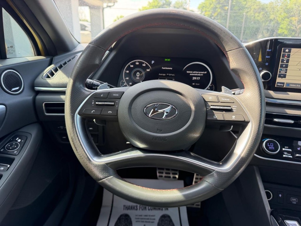 Hyundai Sonata Vehicle Full-screen Gallery Image 10