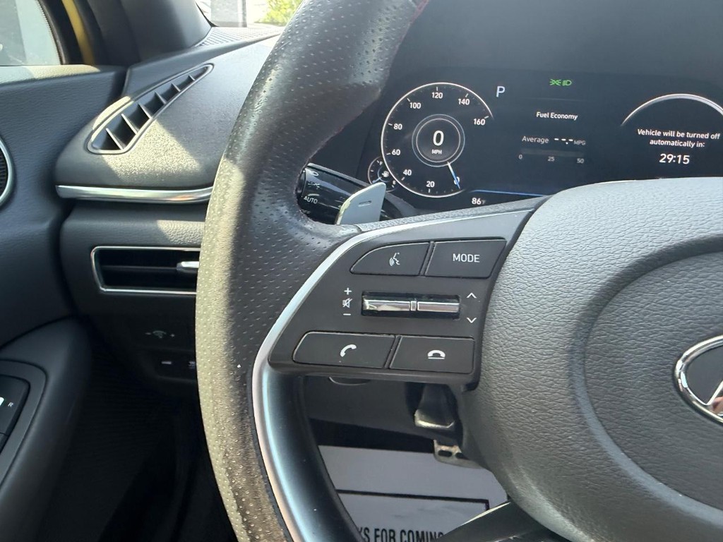 Hyundai Sonata Vehicle Full-screen Gallery Image 11