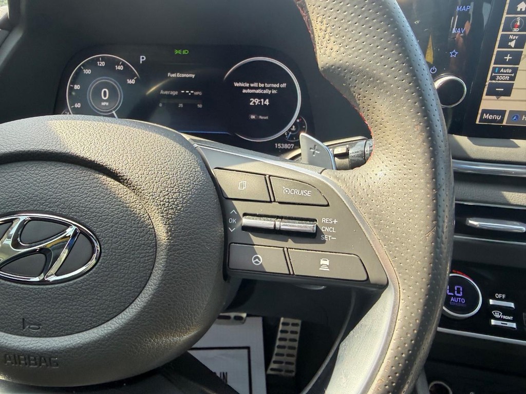 Hyundai Sonata Vehicle Full-screen Gallery Image 12