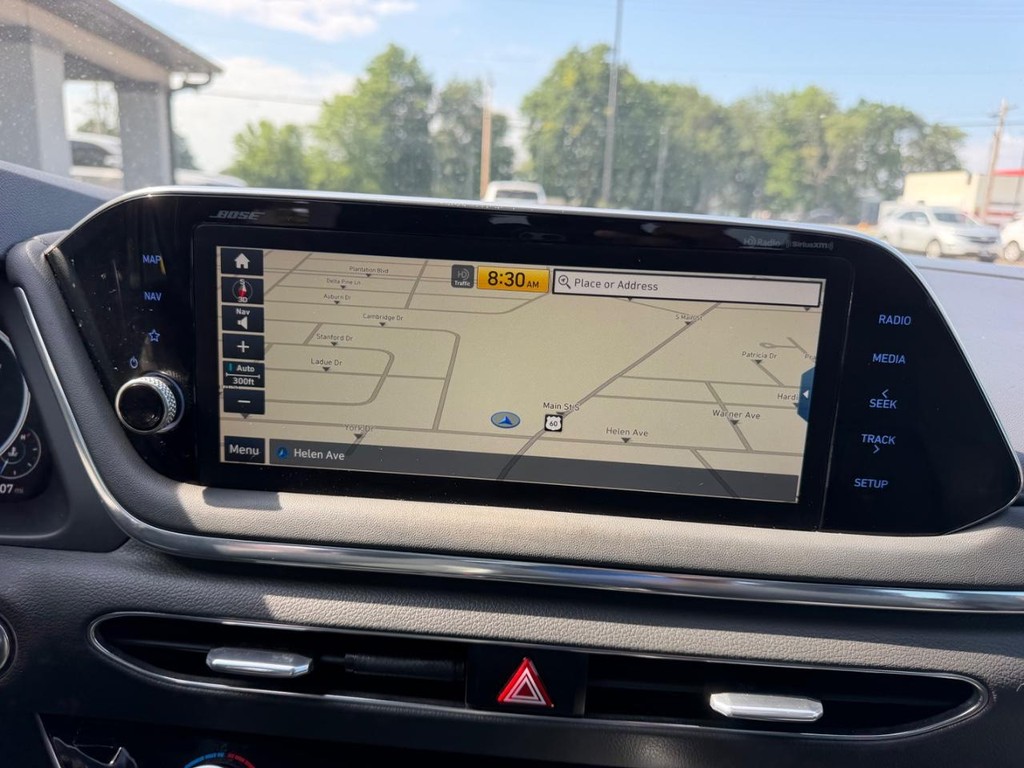 Hyundai Sonata Vehicle Full-screen Gallery Image 13