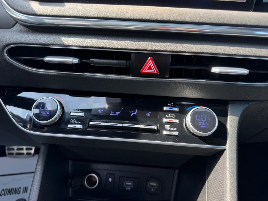 Hyundai Sonata Vehicle Full-screen Gallery Image 14