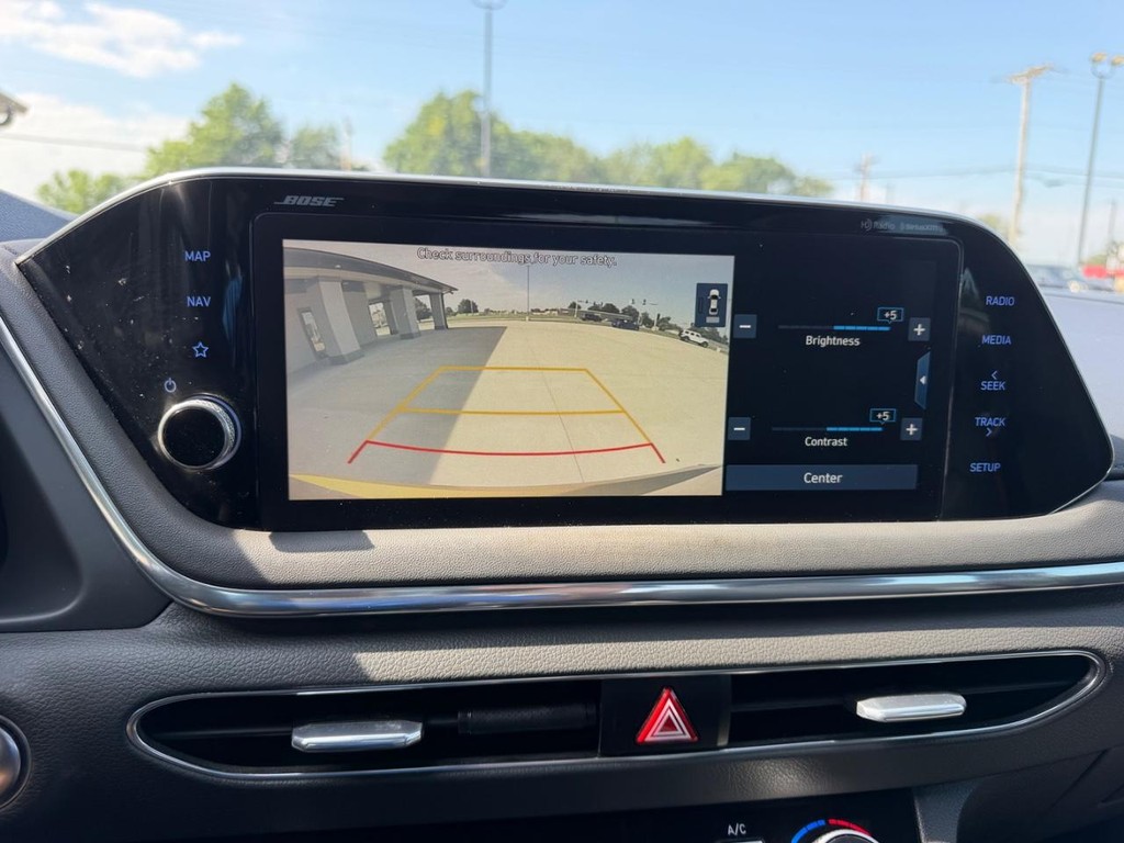 Hyundai Sonata Vehicle Full-screen Gallery Image 20
