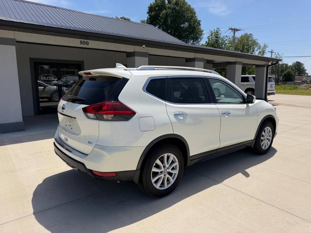 Nissan Rogue Vehicle Full-screen Gallery Image 03