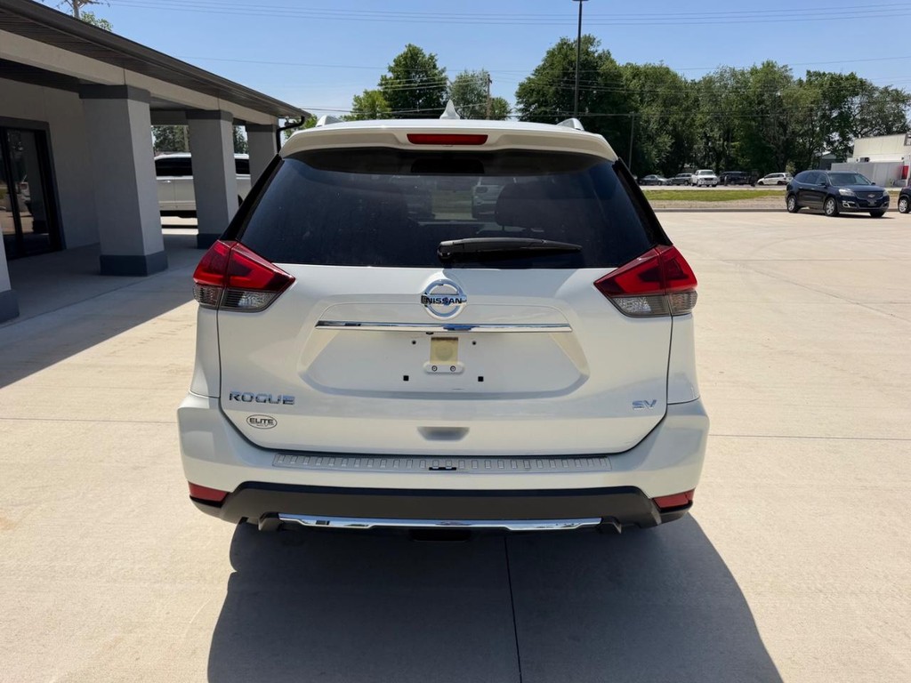 Nissan Rogue Vehicle Full-screen Gallery Image 04