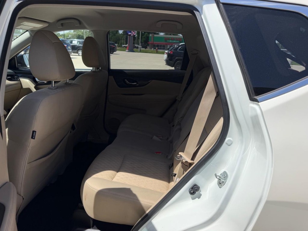 Nissan Rogue Vehicle Full-screen Gallery Image 08