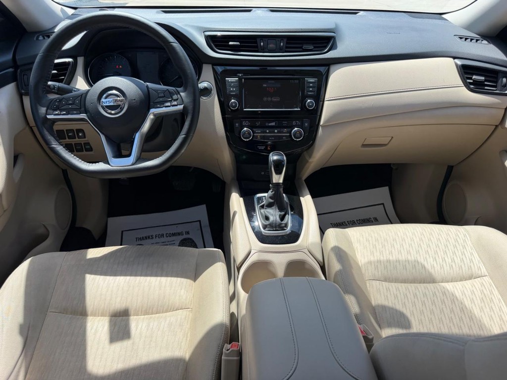 Nissan Rogue Vehicle Full-screen Gallery Image 09