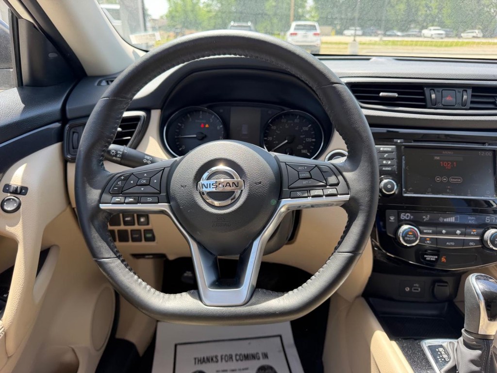 Nissan Rogue Vehicle Full-screen Gallery Image 10