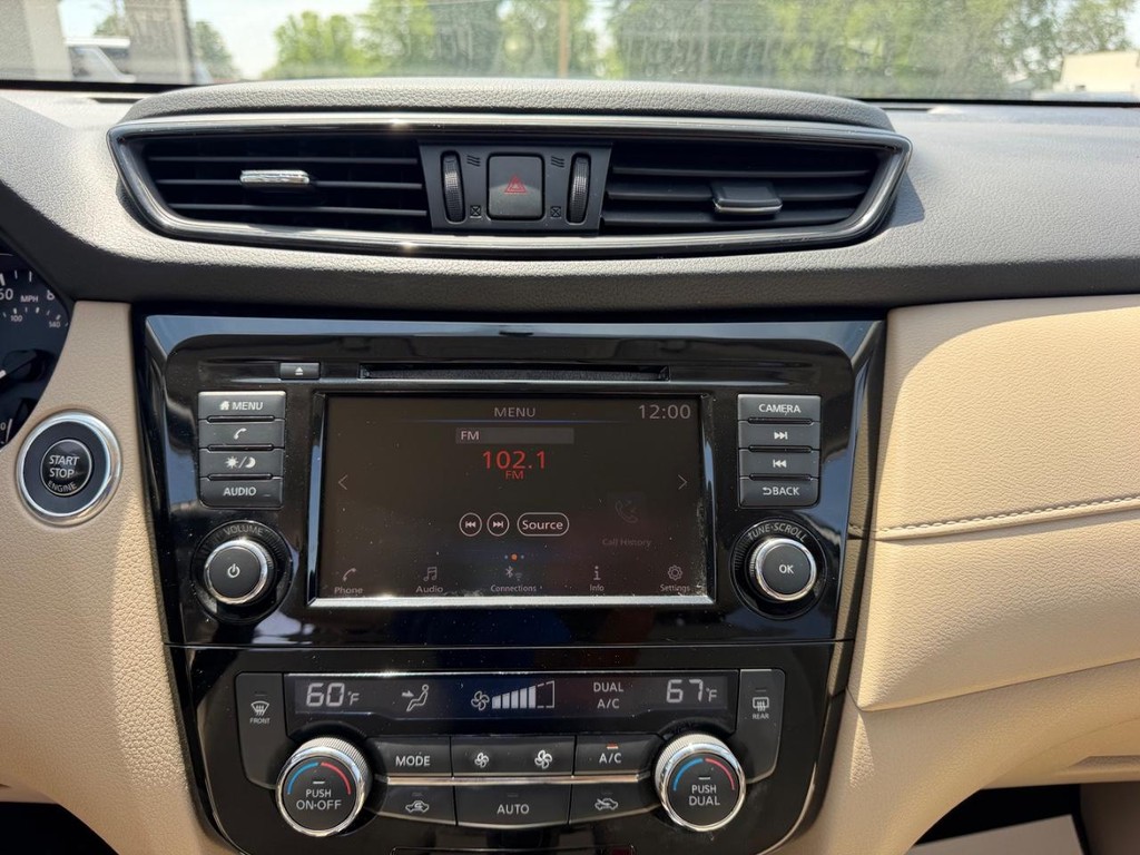Nissan Rogue Vehicle Full-screen Gallery Image 13