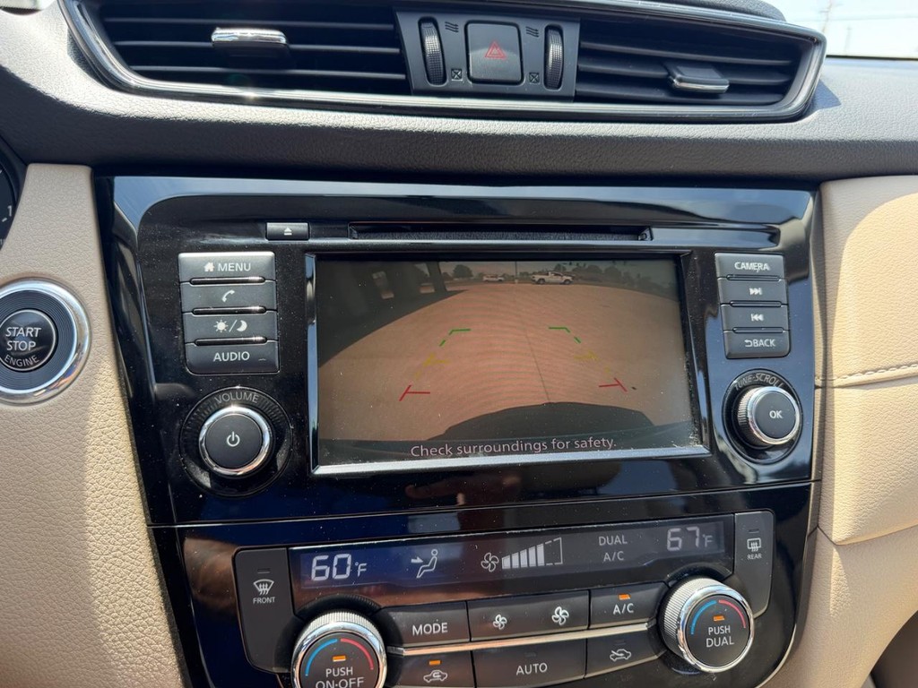 Nissan Rogue Vehicle Full-screen Gallery Image 20