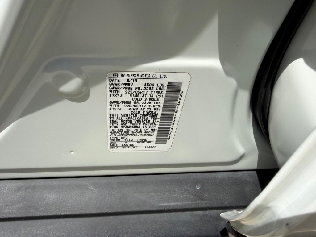 Nissan Rogue Vehicle Full-screen Gallery Image 21