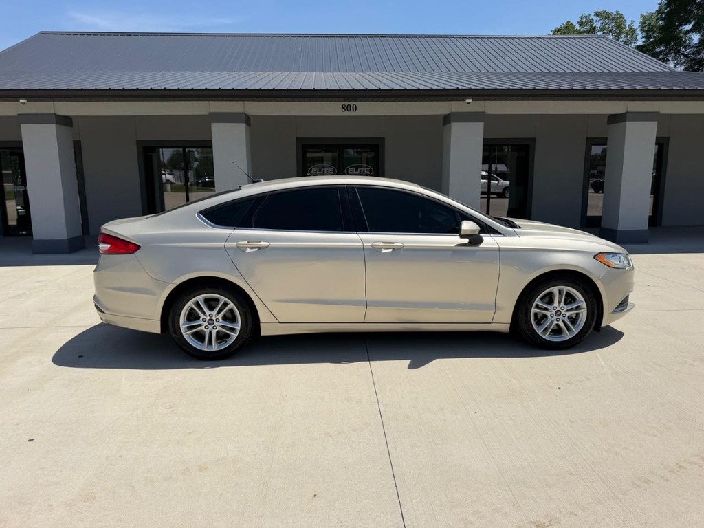 Ford Fusion Vehicle Full-screen Gallery Image 02