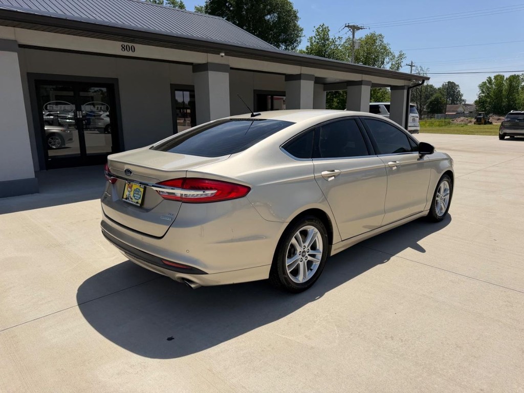 Ford Fusion Vehicle Full-screen Gallery Image 03