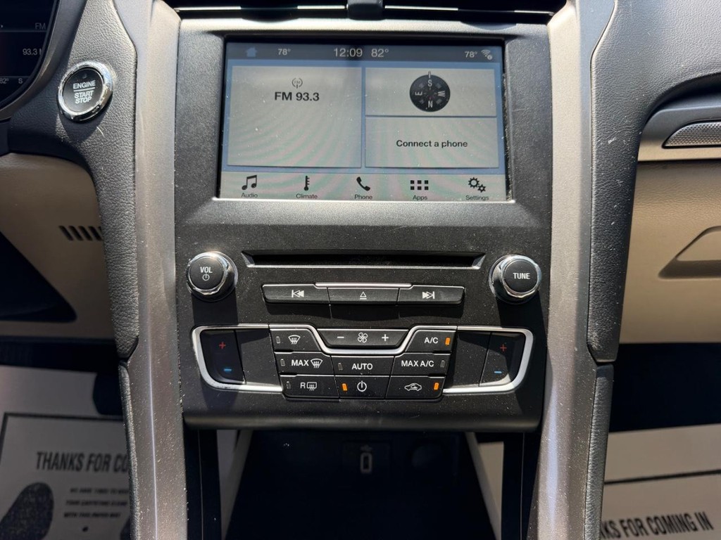 Ford Fusion Vehicle Full-screen Gallery Image 13