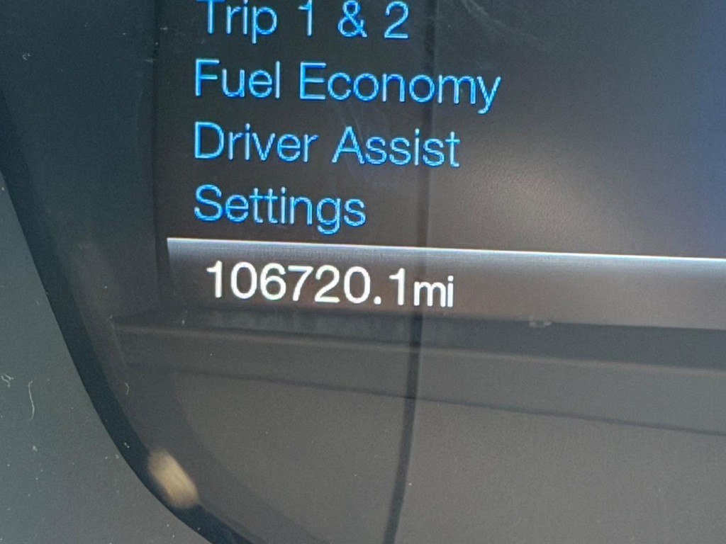 Ford Fusion Vehicle Full-screen Gallery Image 18