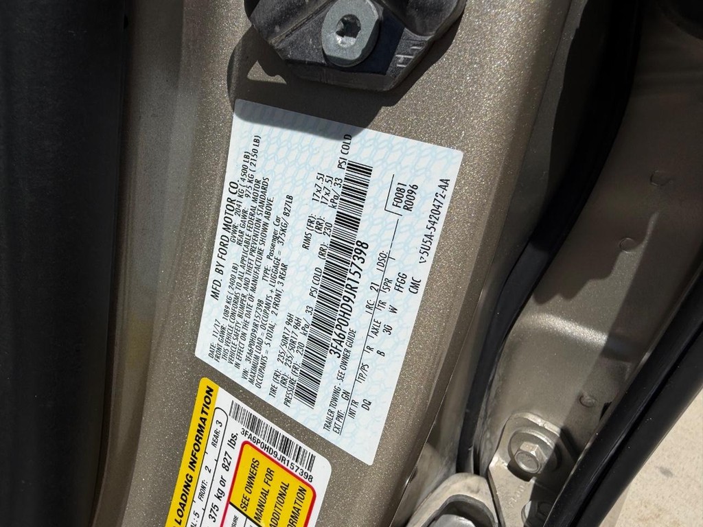 Ford Fusion Vehicle Full-screen Gallery Image 20