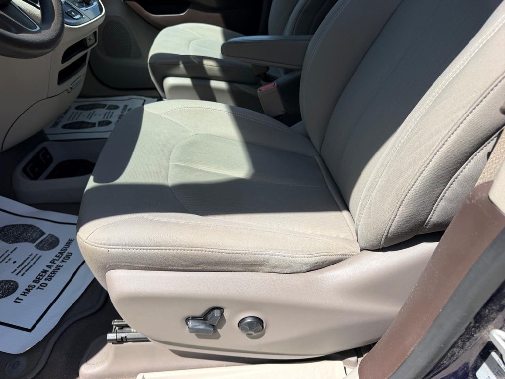 Chrysler Pacifica Vehicle Full-screen Gallery Image 20