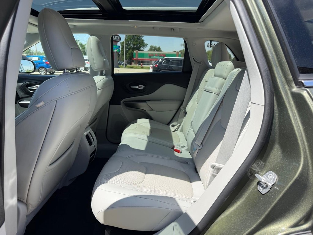 Jeep Cherokee Vehicle Full-screen Gallery Image 08